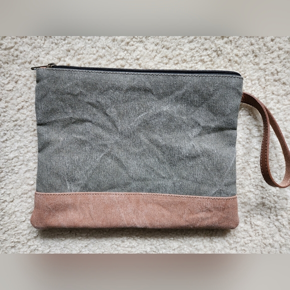 NWOT Cat Mom Wristlet - Picture 2 of 5